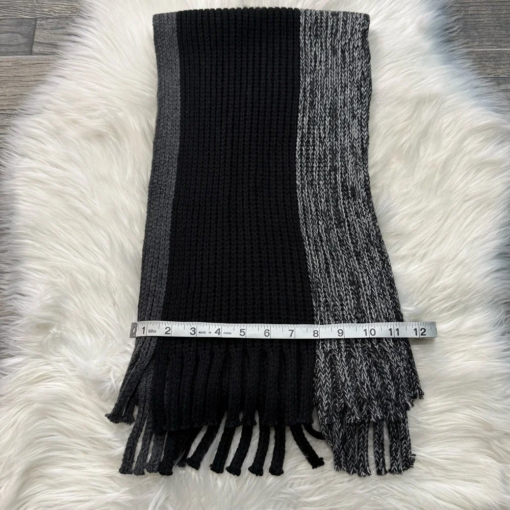 Calvin Klein Men’s Black and Gray Knit Scarf 39”